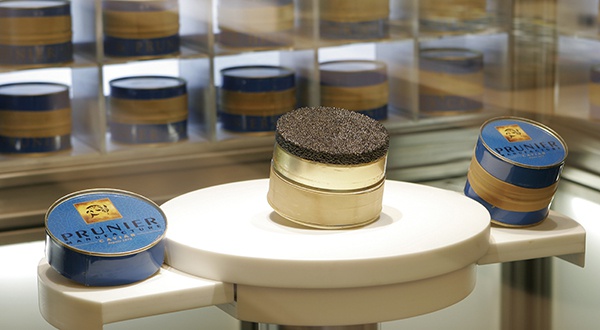 CAVIAR, CHAMPAGNE, VINS DE BORDEAUX: LES STARS DES FÊTES