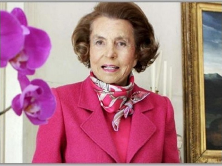 N°15 : LILIANE BETTENCOURT - 91 ANS - FRANCE - 34,1 milliards de dollars. La fille de Eugène Schueller, fondateur du groupe de cosmétiques L'Oréal décédé en 1957, est la personne la plus riche de France selon le classement Bloomberg en 2013, avec une fortune estimée à 34,1 milliards de dollars, 7,3 milliards de plus que l'an dernier. 