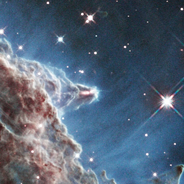Au centre de l’image infrarouge prise par le télescope spatial Hubble, une étoile naissante expulse des jets de gaz. Photo Nasa/ESA/STSCI.