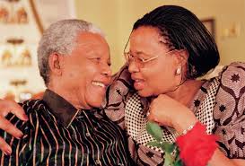 A la fin de ses jours, Nelson Mandela était entouré de sa famille proche et du monde entier