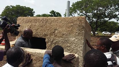 Visite des latrines familiales réalisées par le PTF Plan international à Koursera-pourra .Plan fait partie des PTF qui accompagne le gouvernement burkinabé dans l'atteinte de ses objectifs de développement 