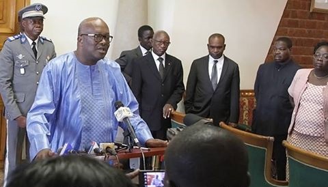 Le Président Roch Marc Christian KABORE face à la presse à sa descente d'avion