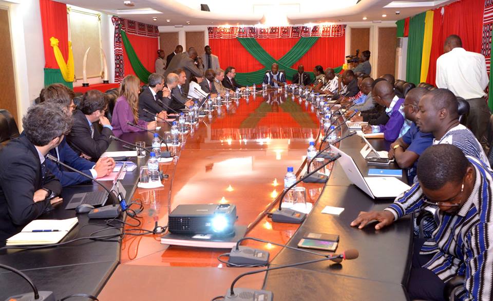 La table d'échanges entre le Premier Ministre du Burkina Faso et les Opérateurs du Luxembourg