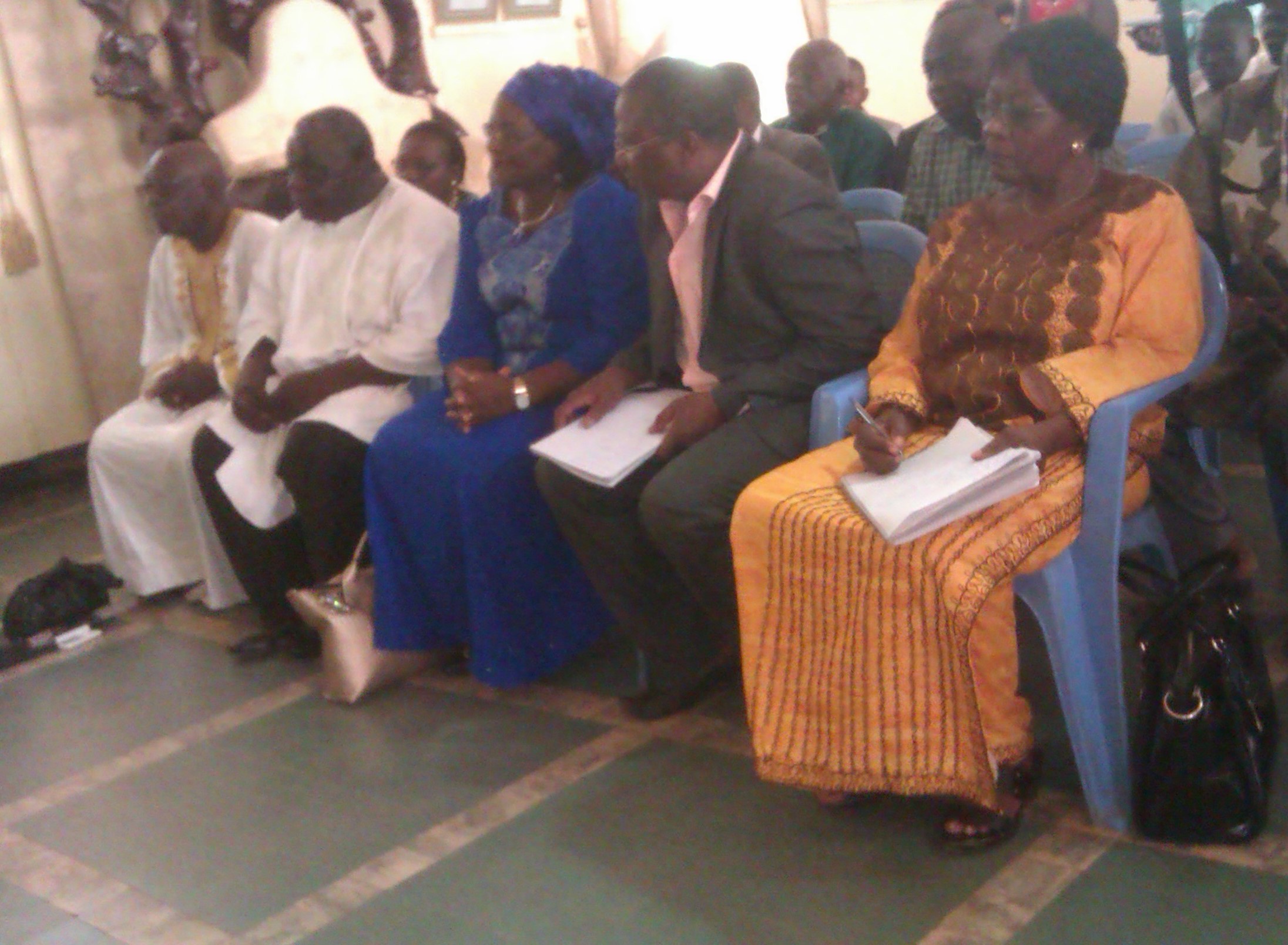 3-La délégation du Haut conseil a prêté une oreille attentive aux conseils de l’autorité coutumière.