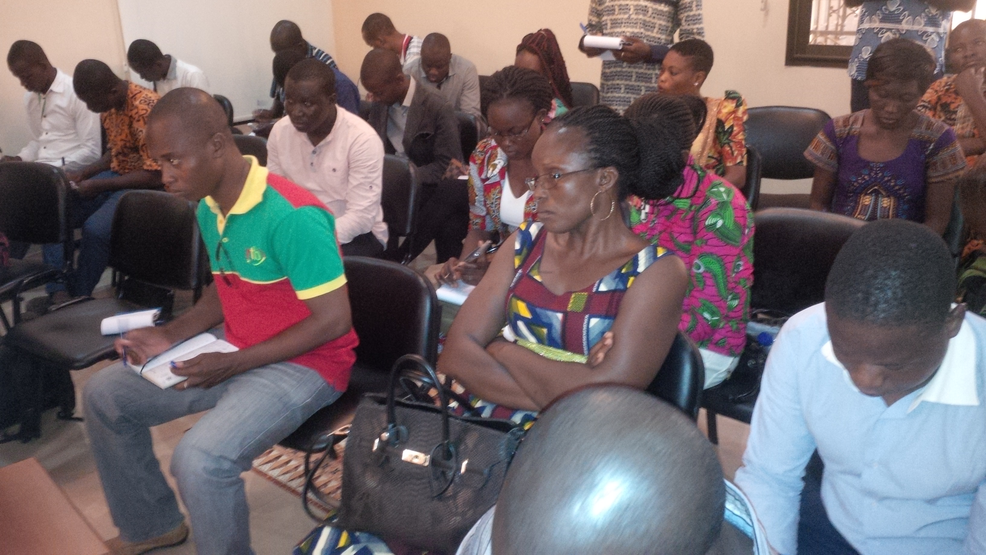 La presse et les invités.