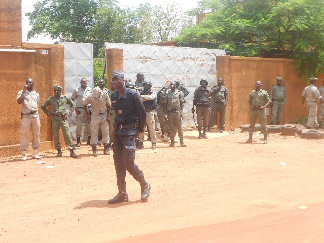 Safiatou LOPEZ en audition à la police judiciaire.