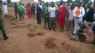 Reboisement des berges du barrage de Ziga.