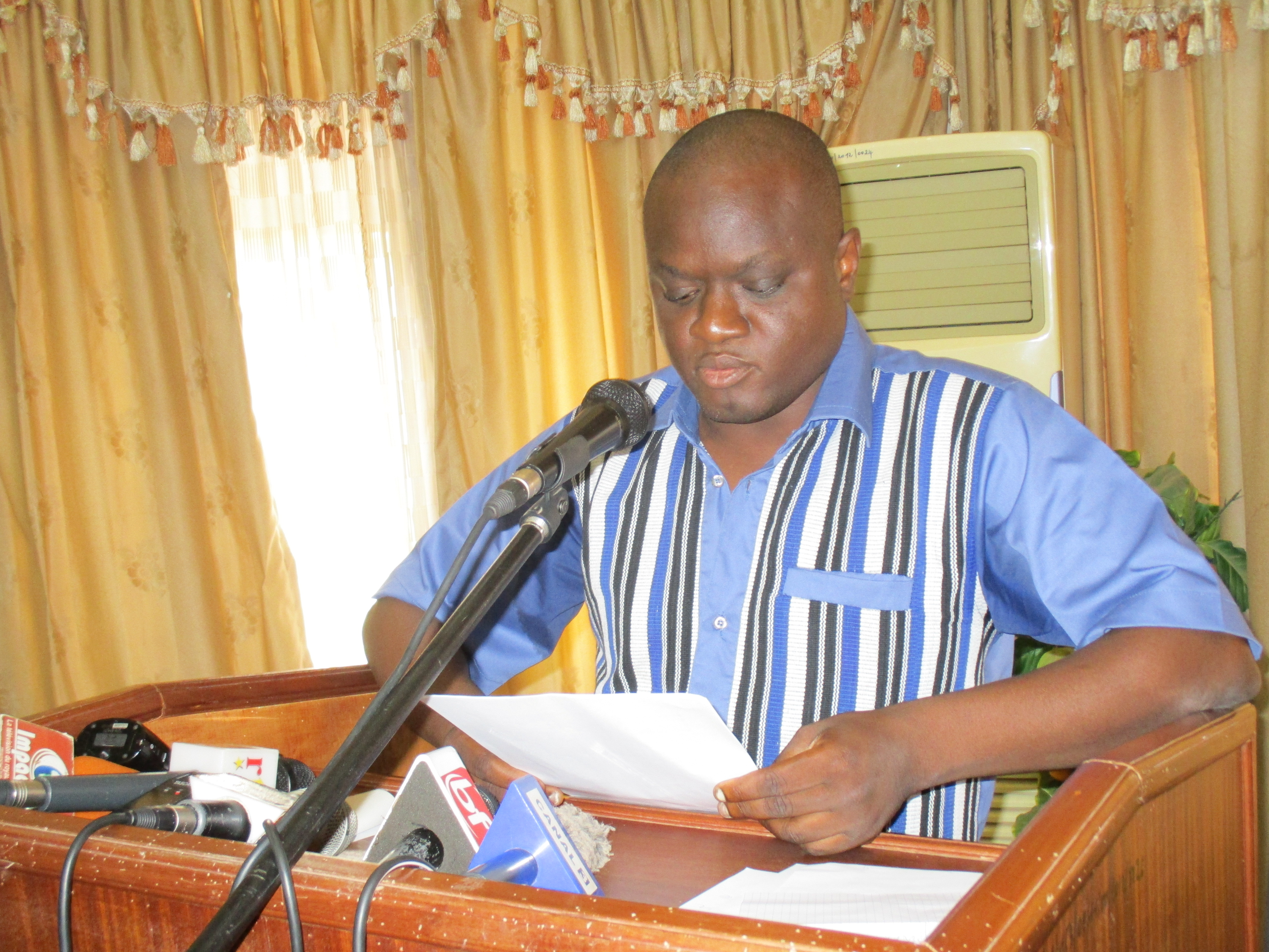 Adama OUEDRAOGO auteur du livre.