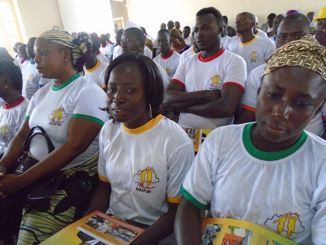 75 jeunes de la région des Cascades bénéficieront de l'appui du gouvernement.