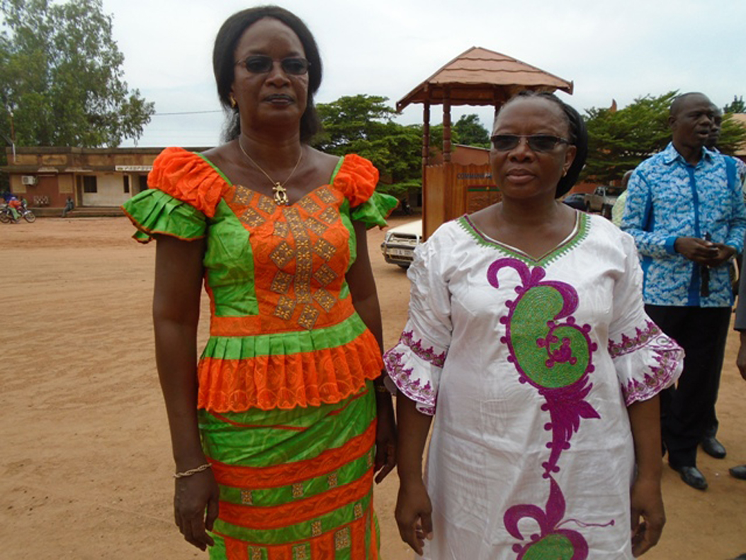 Mme DABAL et Mme BAYALA , respectivement de la gauche vers la droite.