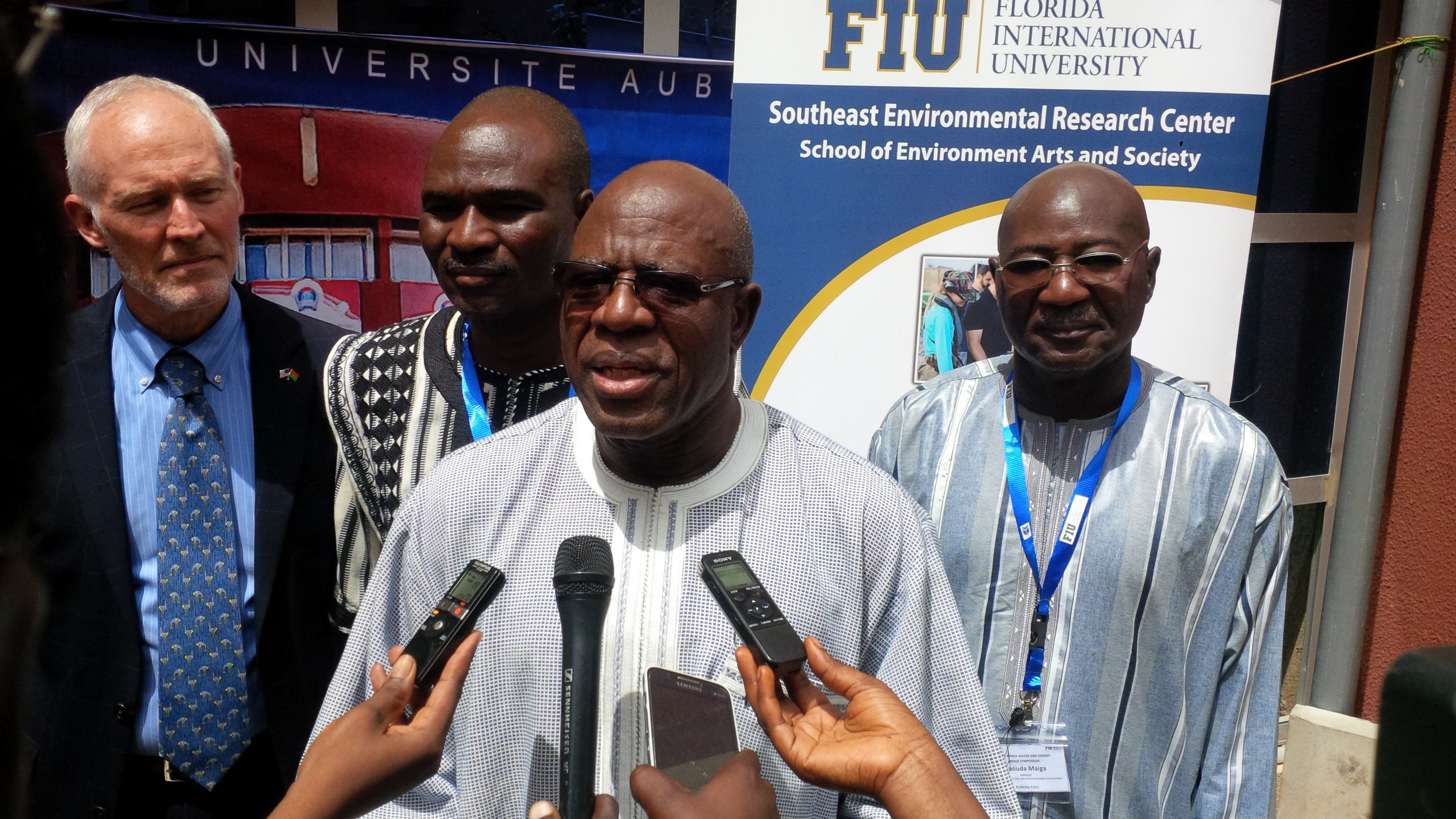 Niouga Ambroise OUEDRAOGO , ministre de l'Eau et de l'Assainissement.