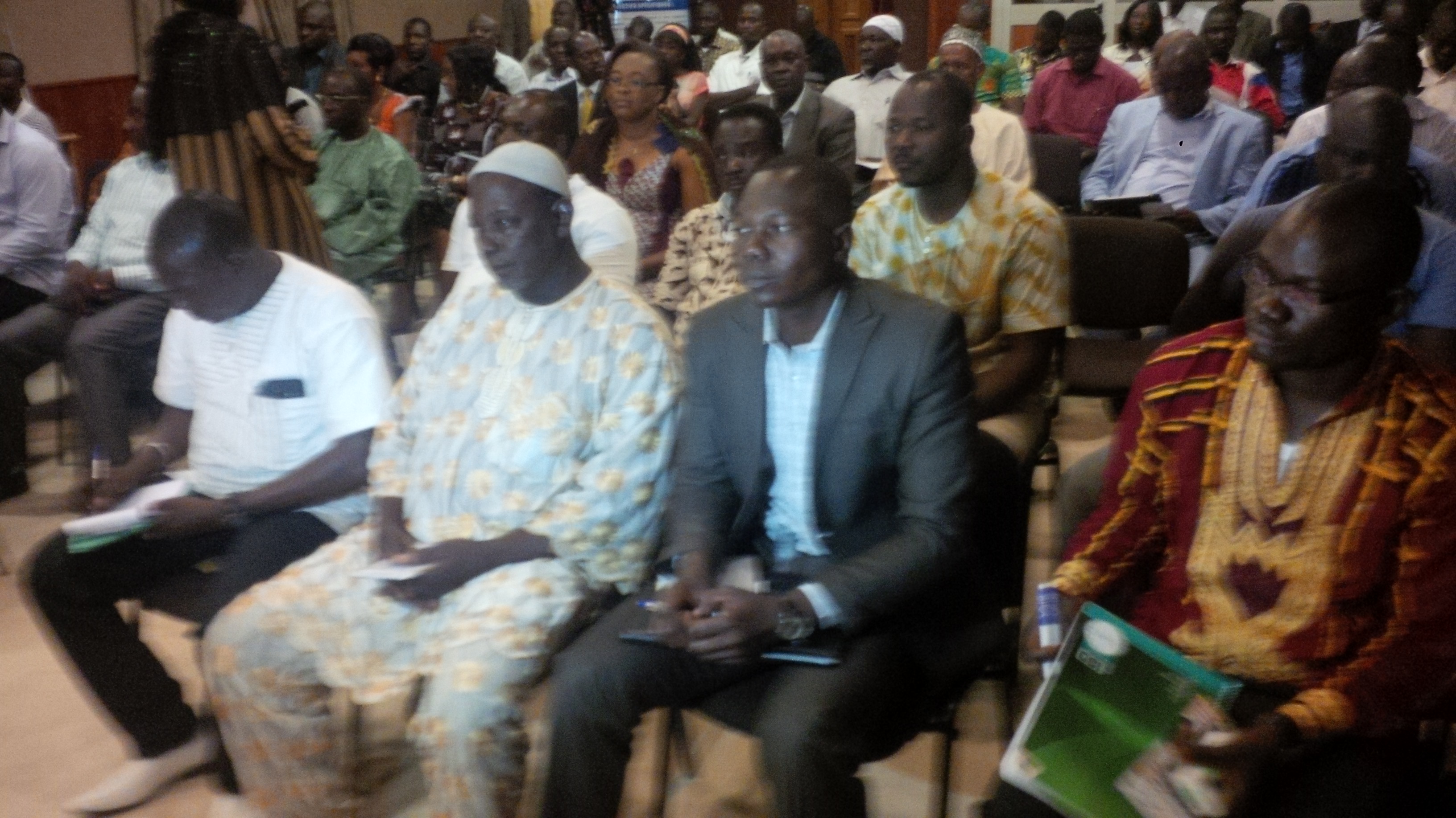 Les participants à la cérémonie.