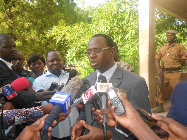 Le Ministre Clément P. SAWADOGO.