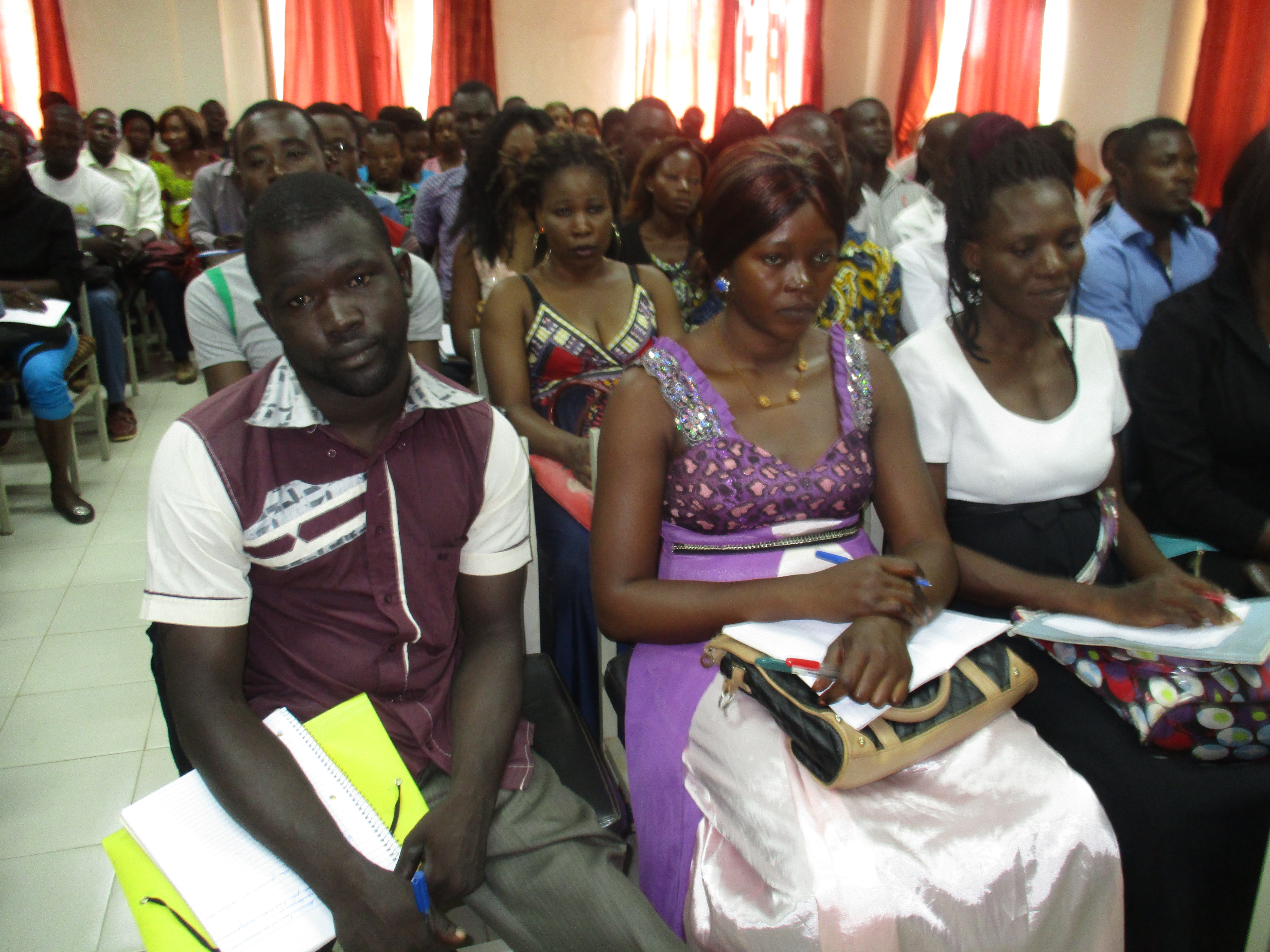 Atelier de formation de 100 jeunes en entrepreneuriat.