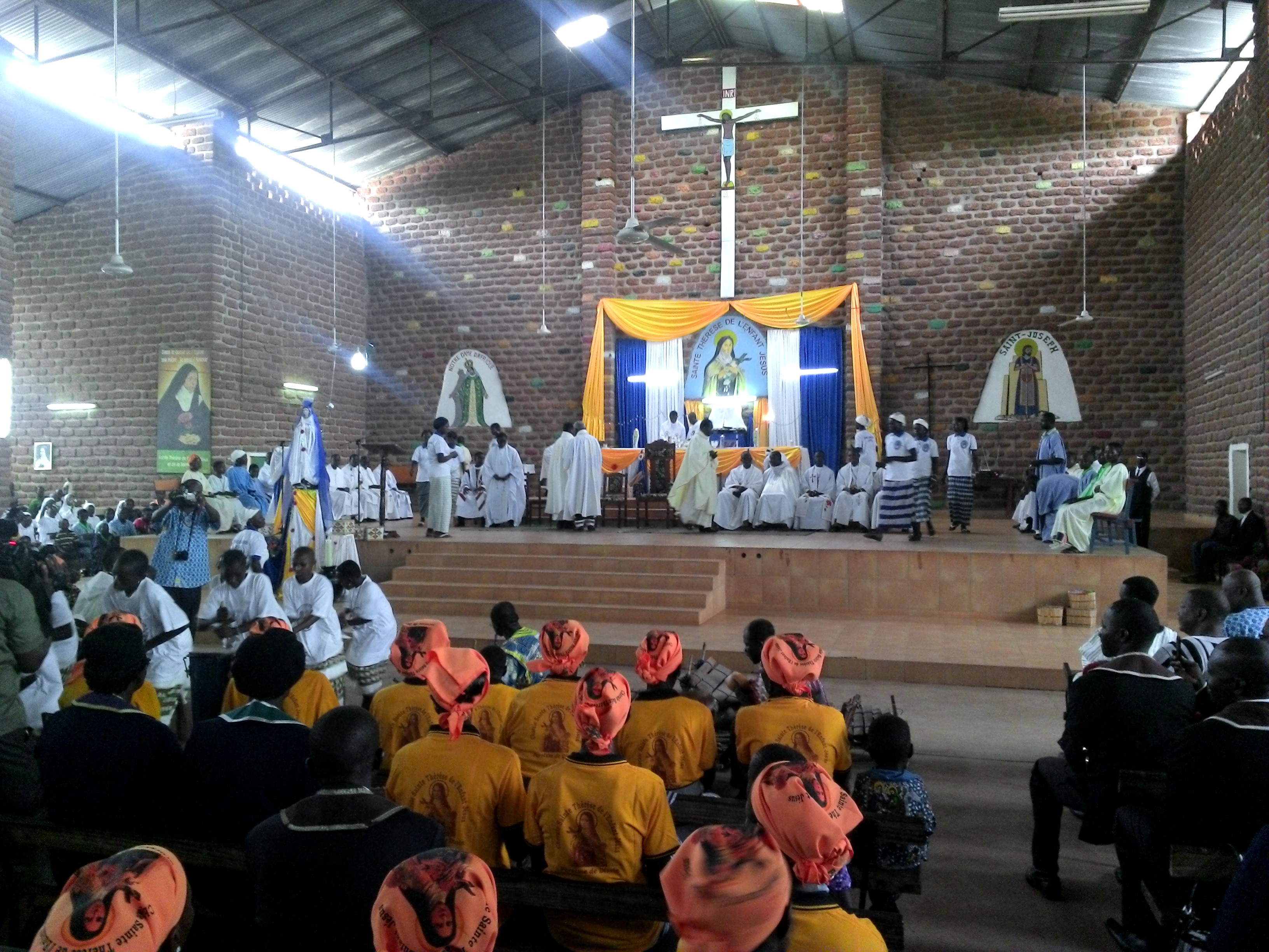 La célébration de la messe.