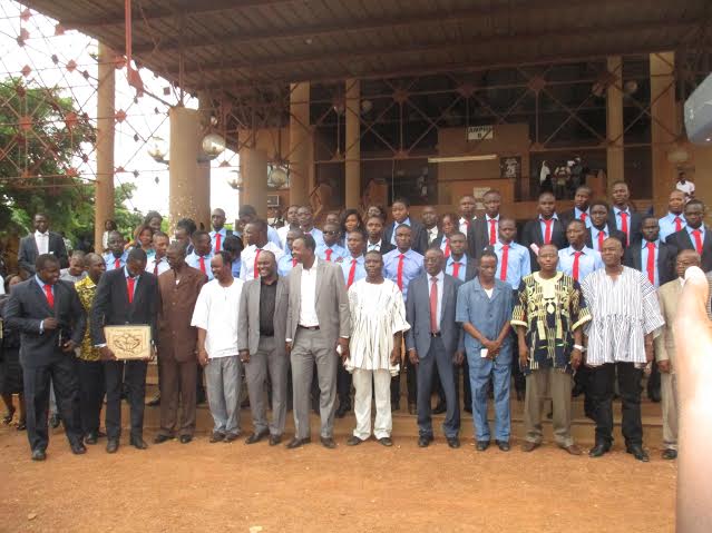 Photo de famille avec les officiels