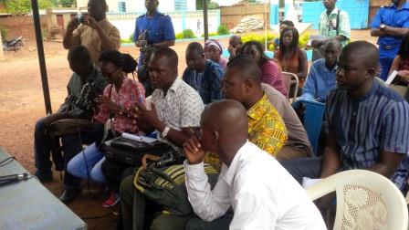 les journalistes à la conférence de presse.