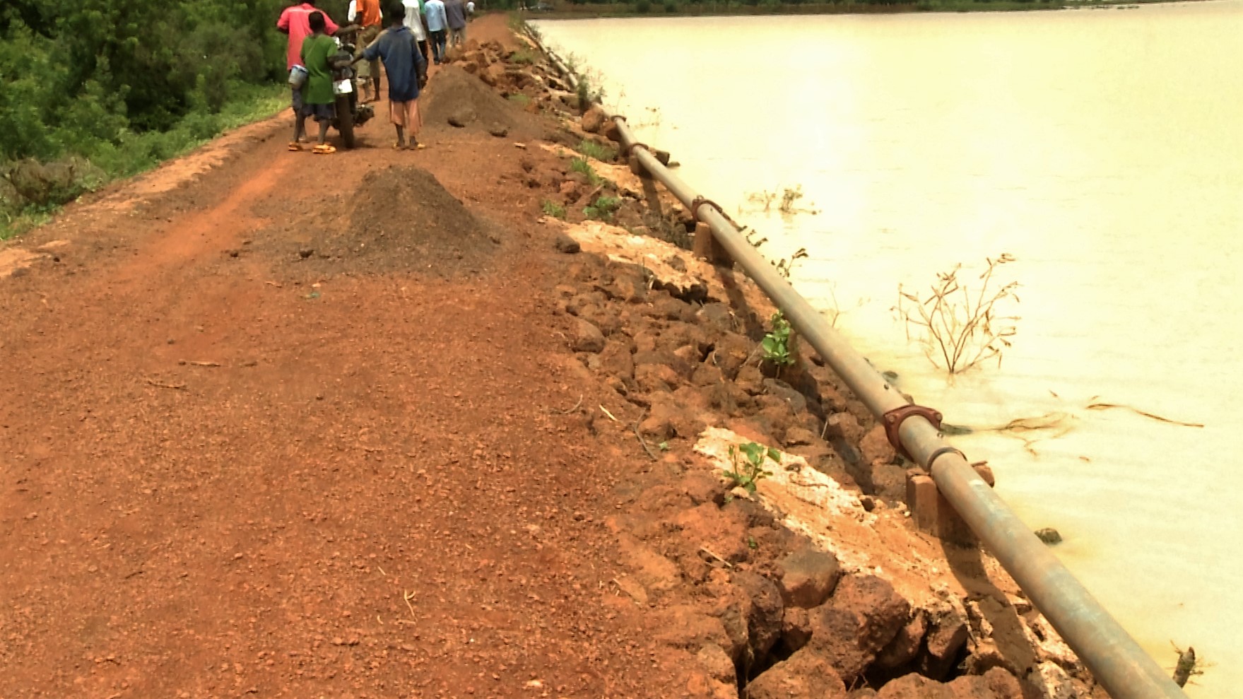 Les travaux de renforcement de la digue a commencé.