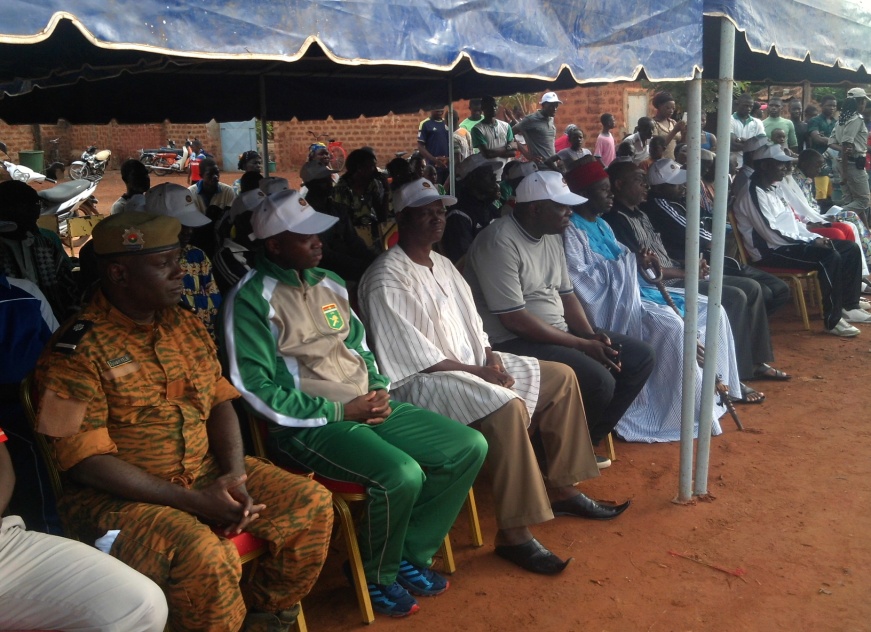 De gauche à droite : le commandant de groupement gendarmerie, le chef de Batailon Eric DABIRE, le 1er adjoint au maire de Dédougou , le maire en et le chef de canton.