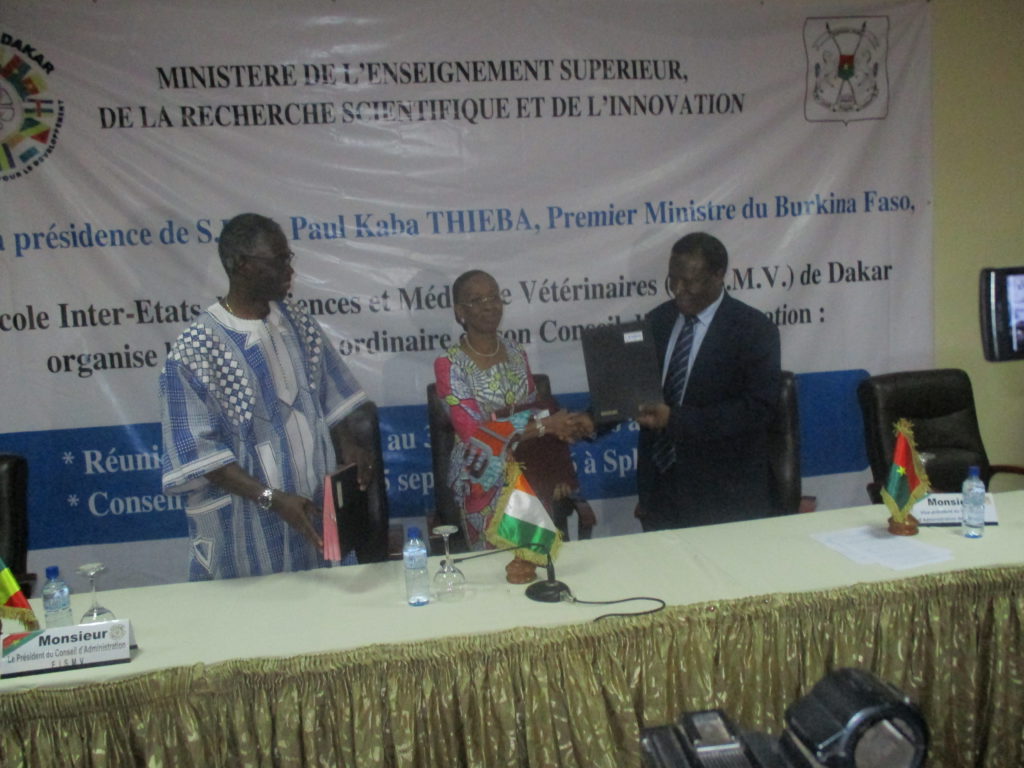 a-droite-le-ministre-filga-michel-sawadogo-au-milieu-le-ministre-de-la-recherche-scientifique-de-la-cote-divoire-a-gauche-le-ministre-de-leducation-nationale