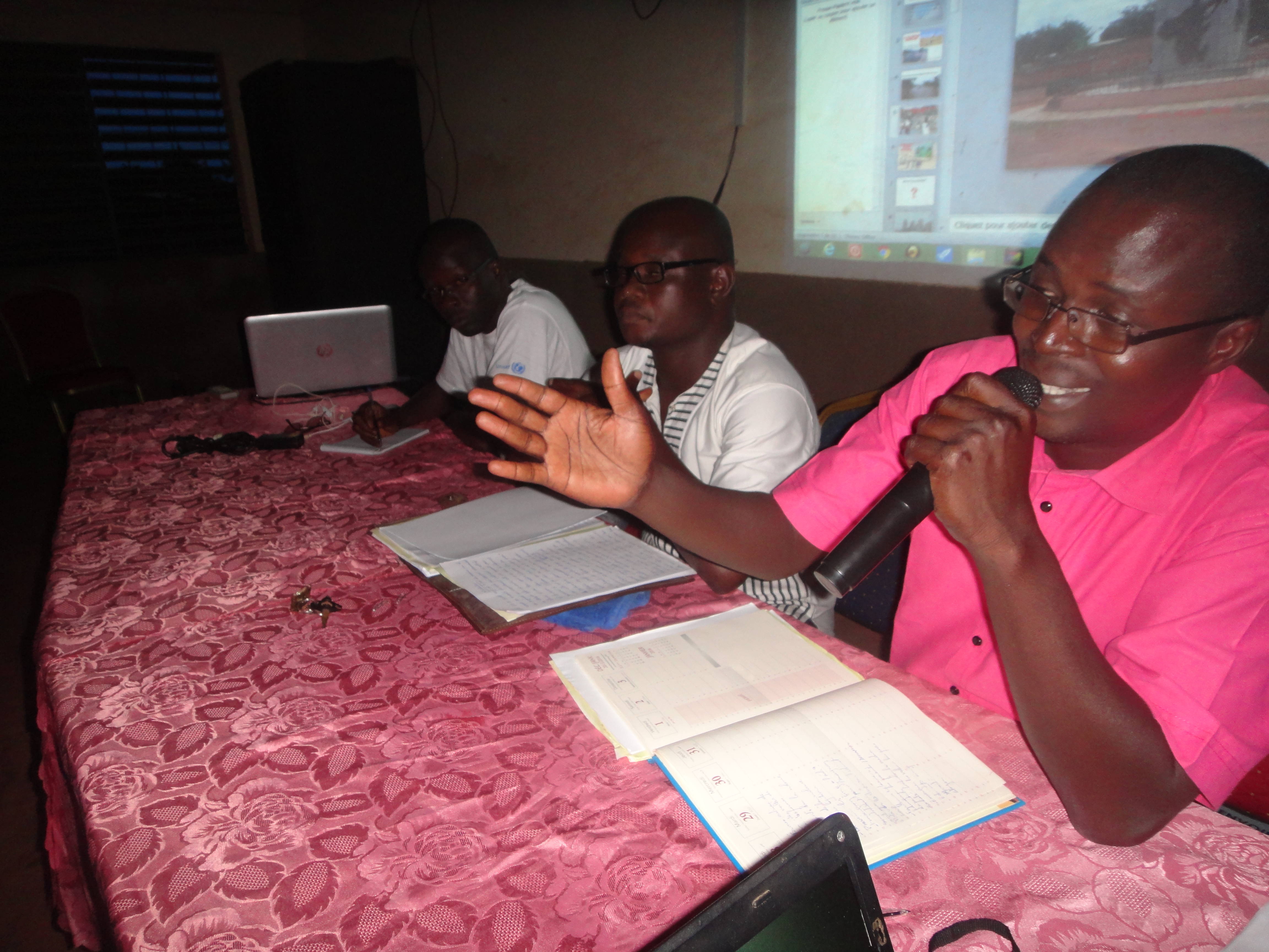 A partir de la gauche: Monsieur Boukary DIONOU, Monsieur Jean Ouédraogo, Monsieur Dimitri Paré.