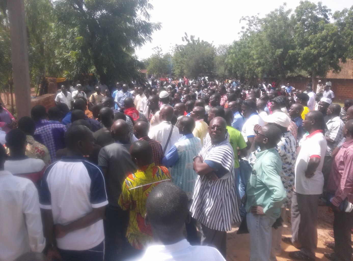 Une vue partielle des manifestants.
