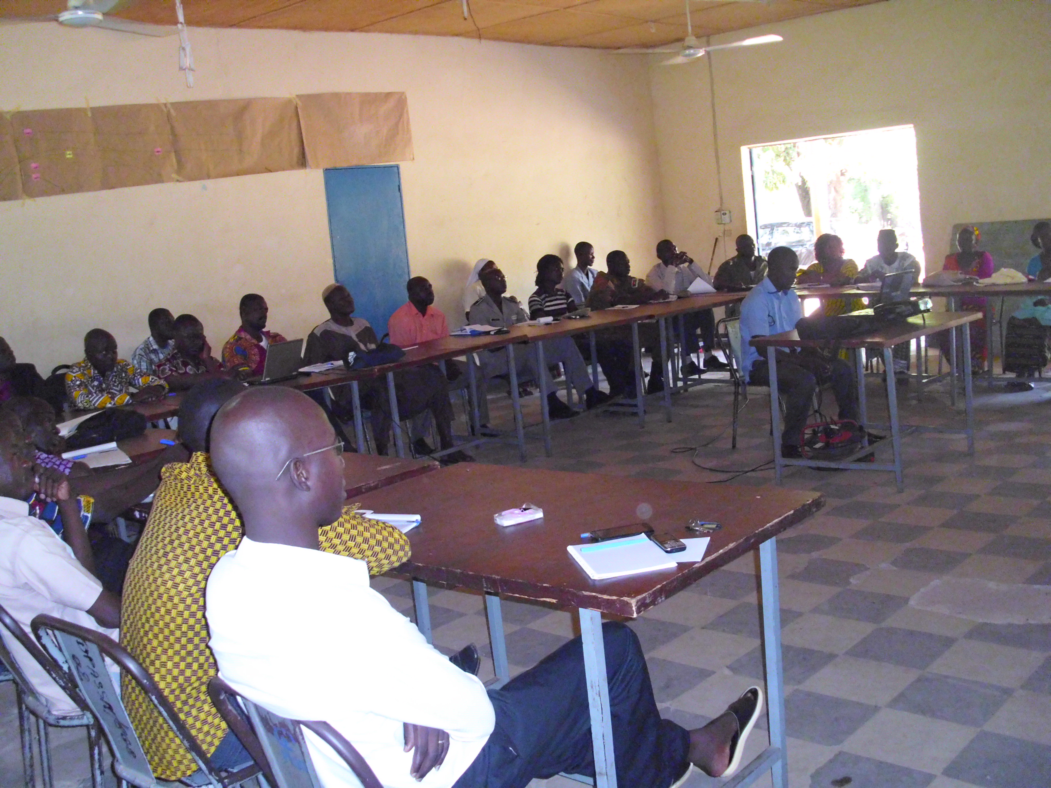 Les participants, suivant avec attention les communications.