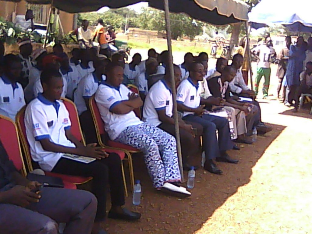 les participants à la cérémonie.