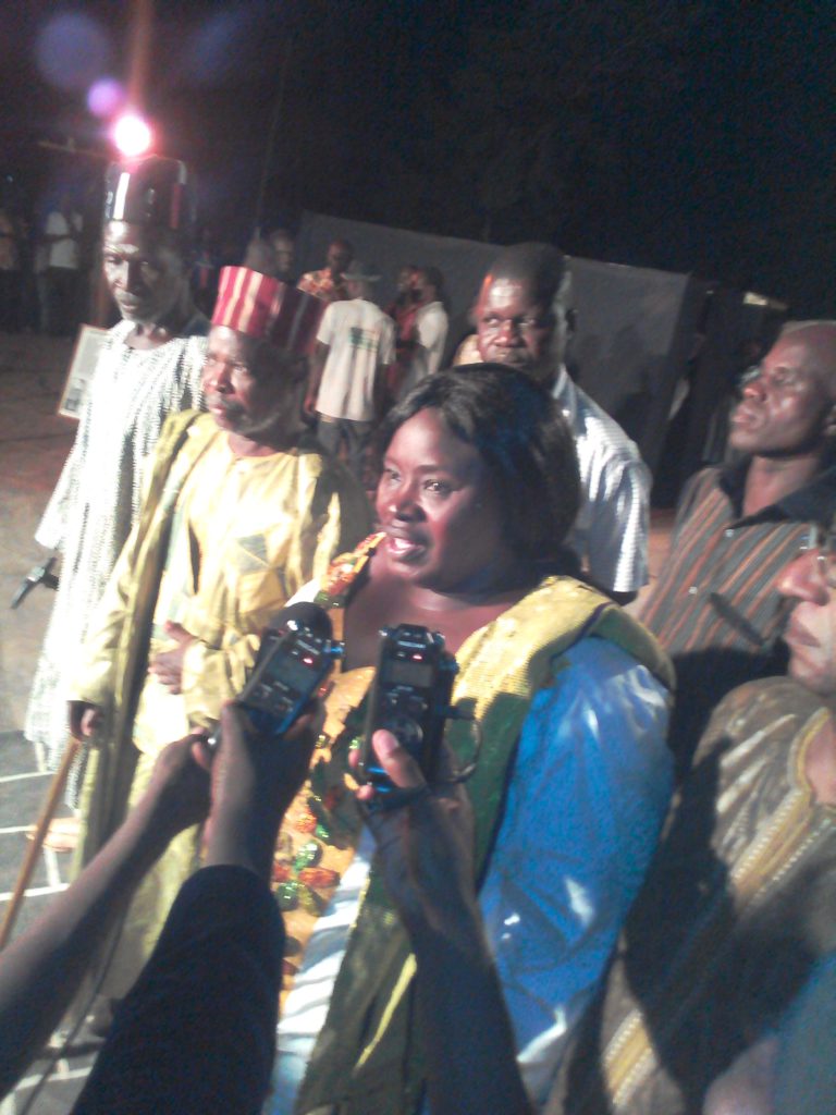 Mme le haut-commissaire représentant le gouverneur .