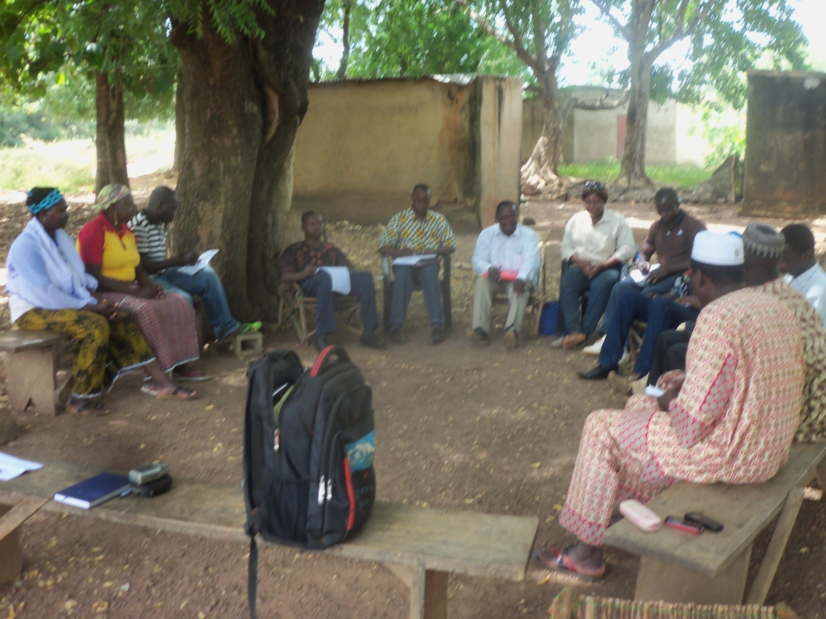 Equipe de supervision eu pleine rencontre avec les membres du noyau relai de Galgouli, village situé à 15 km du village Ivoirien Doropo.