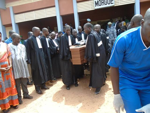 Levée du corps du Procureur.