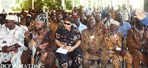 Le ministre Simon Compaoré chez les Dozos.