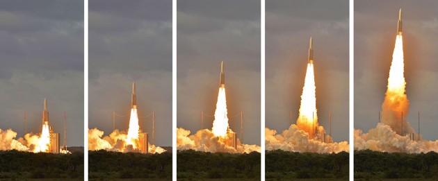 6 décembre 2014, 17 h 40, à Kourou, en Guyane. La fusée Ariane 5 s’élance pour l’espace. C’est son 63 e succès d’affilée. Photo S.Brunier/Point du Jour.